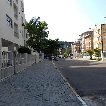 A 250M Da Praia Da Enseada Гуаружа Екстер'єр фото